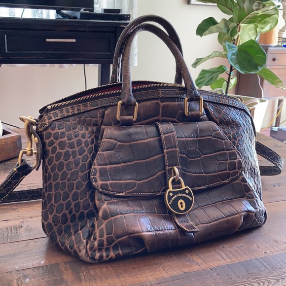 Dooney & Bourke Handbags - DOONEY & BOURKE | Rare Brown Leather Croc Purse